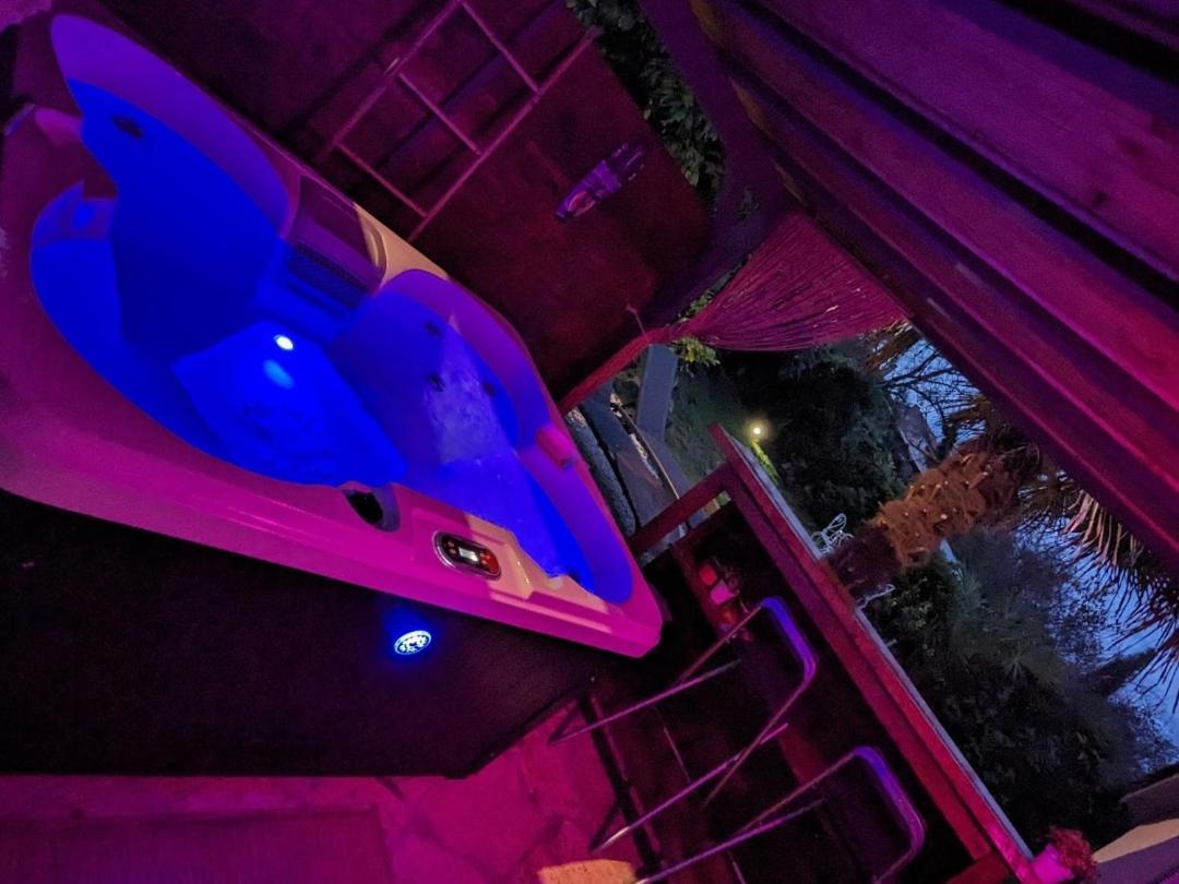 Love Room Avec Spa Nérac Exterior foto